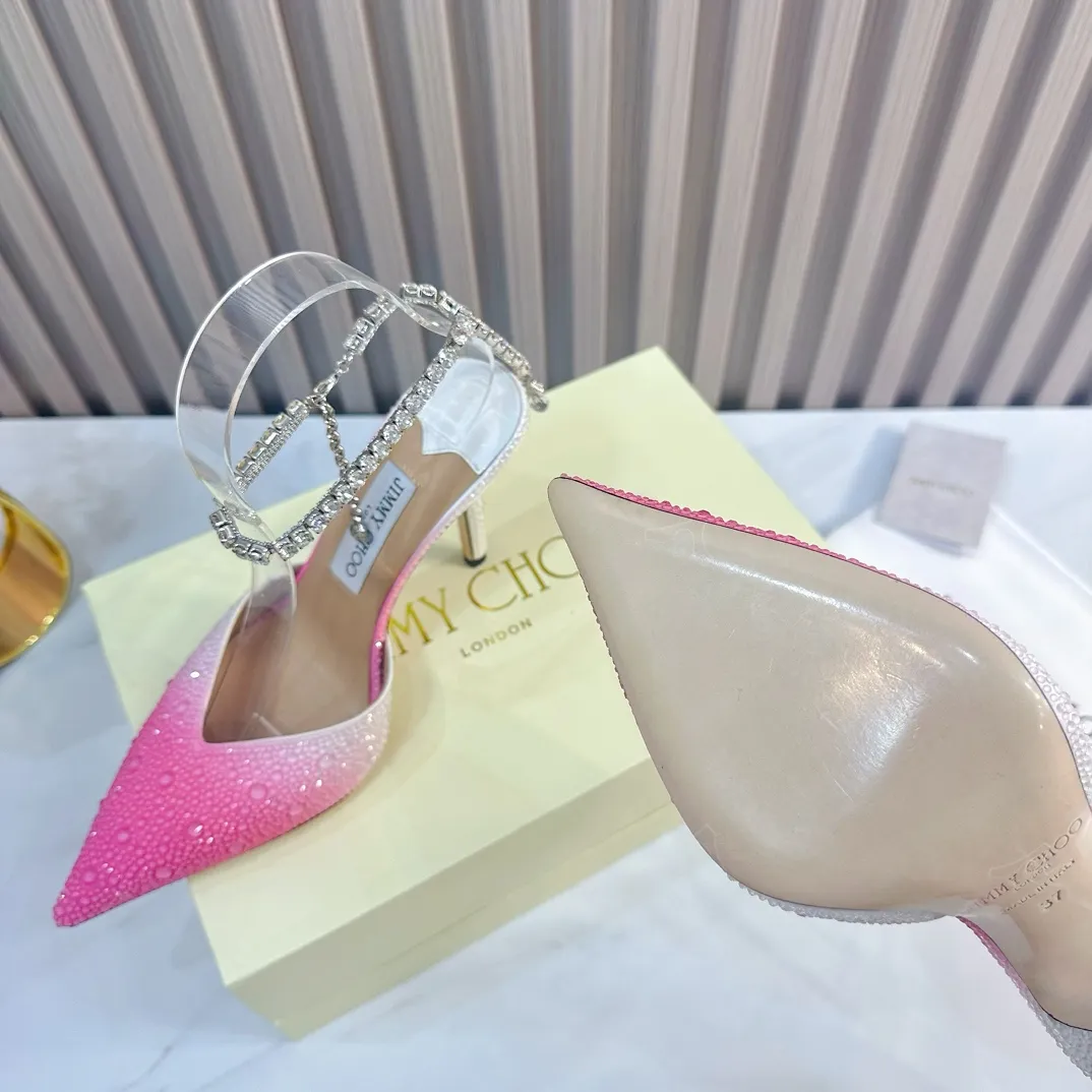 👟👟Ex-factory price 720👟👟 JIMMY CHOO (Jimmy CHOO) 💝💝💝 is a very comprehensive and noble fashion lifestyle brand. It has a series of women's high-heeled, medium-heeled, flat-heeled sandals with the same strap from major fashion bloggers and celebrities in Hong Kong and the United States.  The Australian pointed toe, round toe and square toe series are simply beautiful. Fall in love with elegance and playful sense of the future. Just by looking at them, you want to own them immediately, but you can really think about a pair of exquisite high heels~~~~~~~~~~~~~~~~~ 💝This series is specially designed for extraordinary and indifferent ladies, thus creating a unique overall effect, Jimmy Choo Design products that inspire women to move forward and show their charm💝💝💝 1⃣️Material: Imported silk hot diamond 2⃣️Inner: Imported Italian lambskin, super soft and delicate 3⃣️Outsole: Imported Italian original original color genuine leather outsole Heel height 10.cm (8.5/6.5cm can be made) 4⃣️Code number: 35-39 (34.40.41.42 customized)